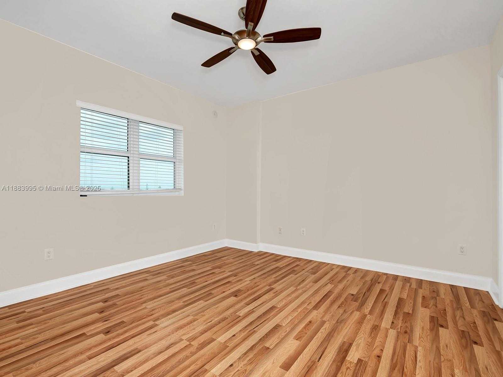 Small Image of 15051 ROYAL OAKS LN #906, North Miami Number 23