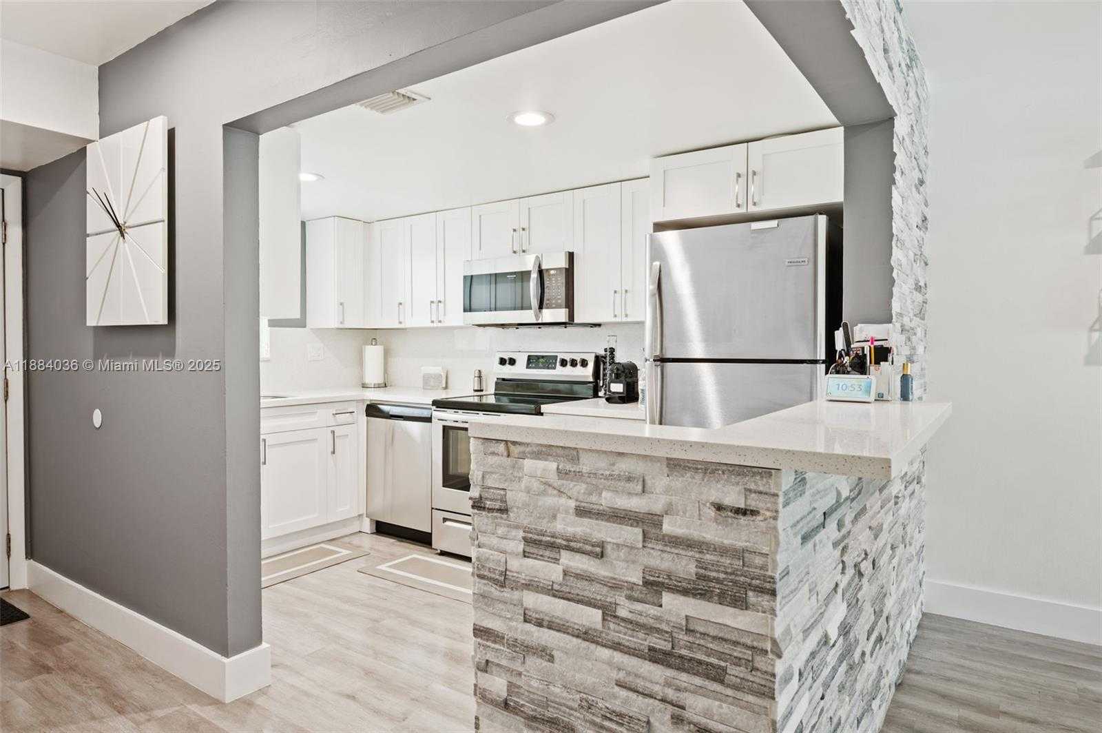 Small Image of 9373 FONTAINEBLEAU BLVD #K212, Miami Number 10