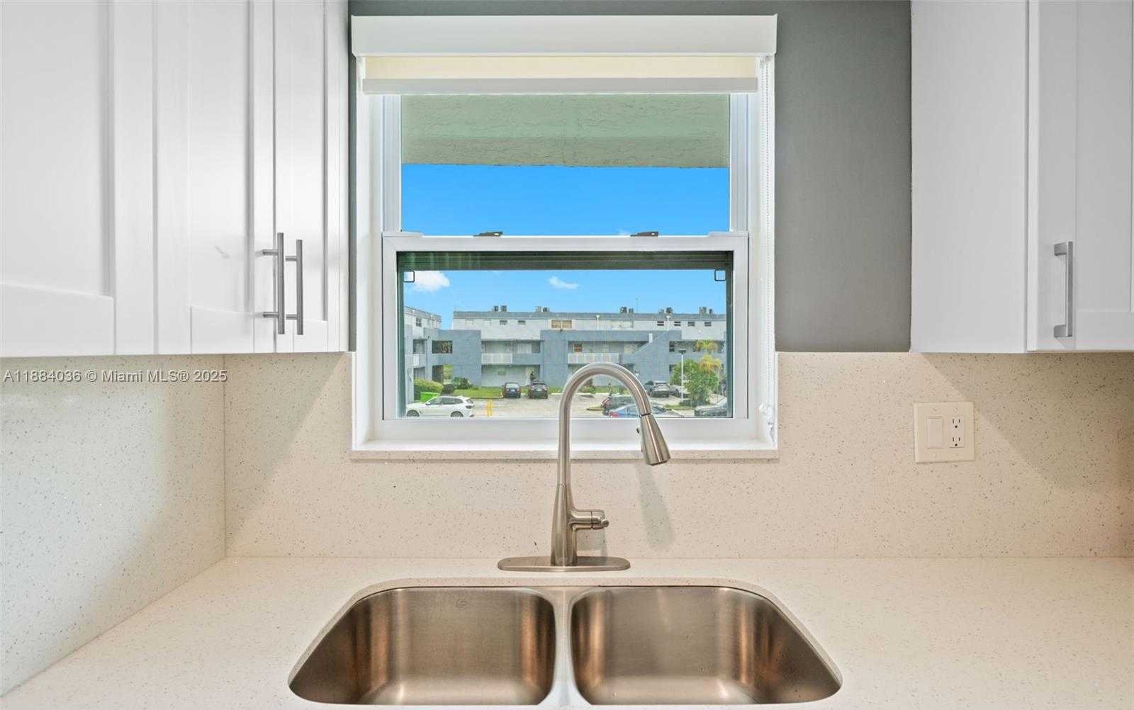 Small Image of 9373 FONTAINEBLEAU BLVD #K212, Miami Number 13