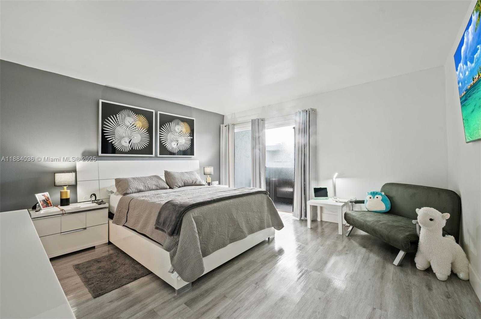 Small Image of 9373 FONTAINEBLEAU BLVD #K212, Miami Number 18