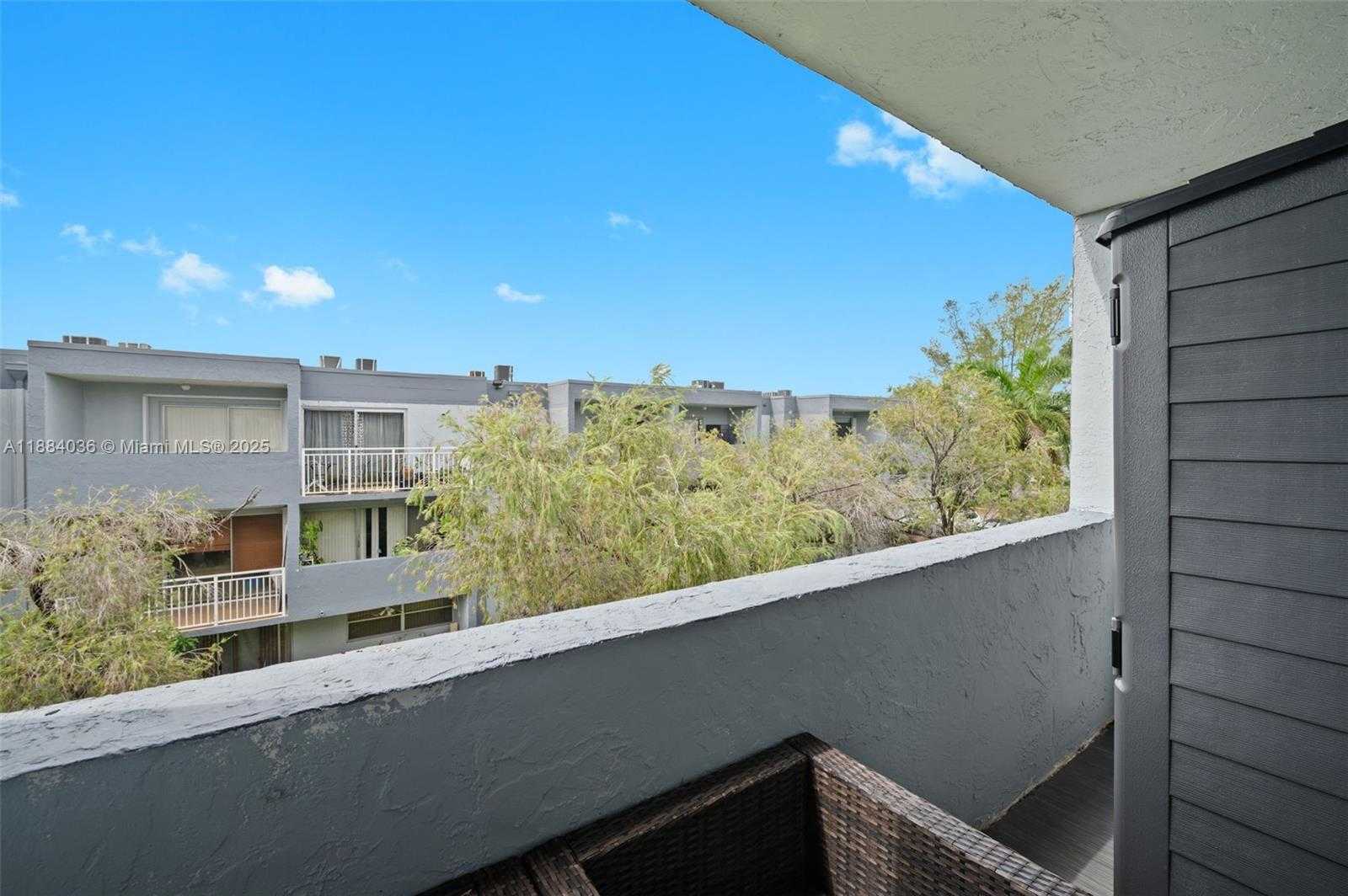 Small Image of 9373 FONTAINEBLEAU BLVD #K212, Miami Number 24