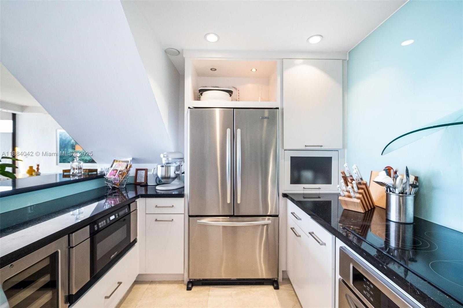 Small Image of 1000 VENETIAN WAY #1108, Miami Number 19