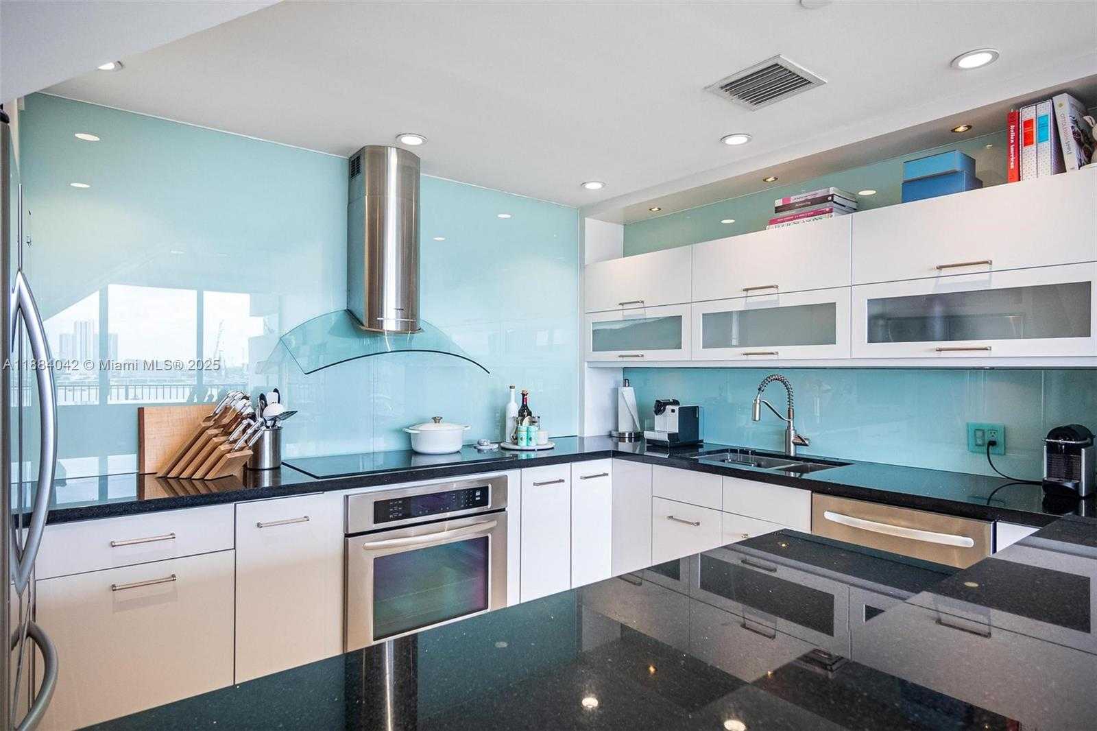 Small Image of 1000 VENETIAN WAY #1108, Miami Number 21