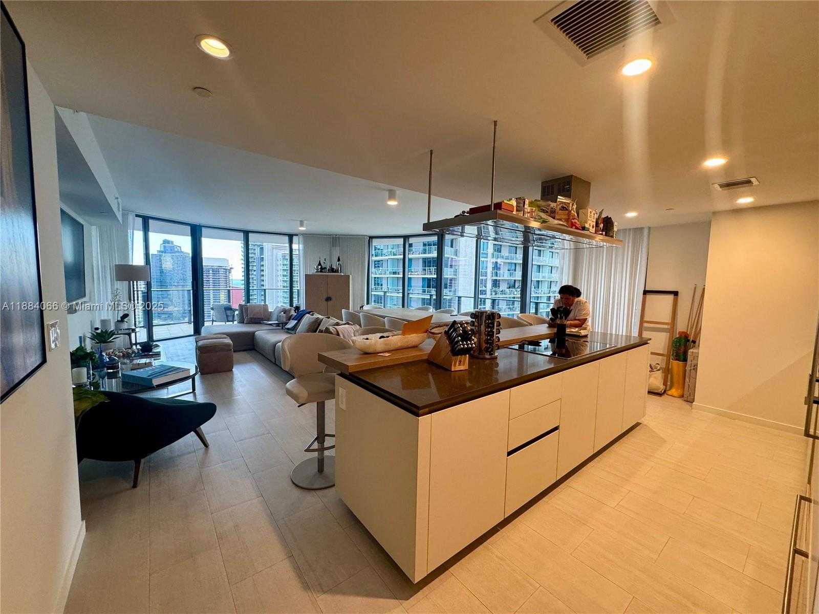 Small Image of 1000 BRICKELL PLZ #3302, Miami Number 14