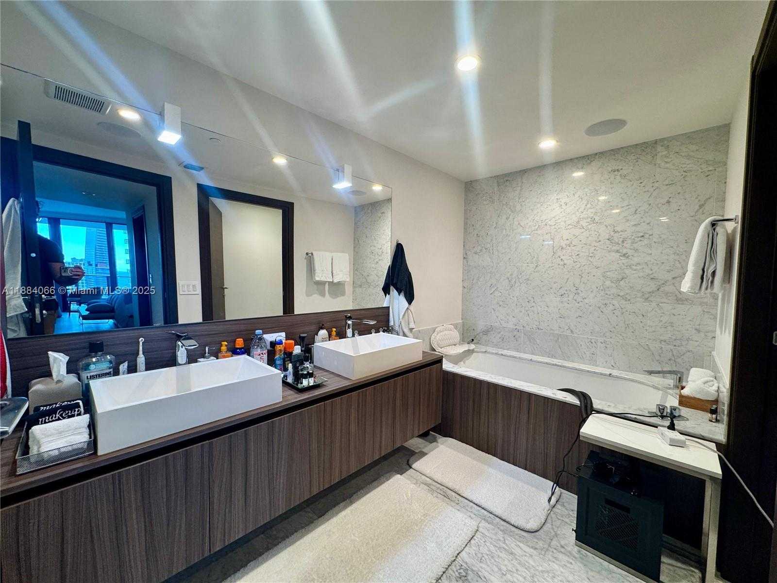 Small Image of 1000 BRICKELL PLZ #3302, Miami Number 24