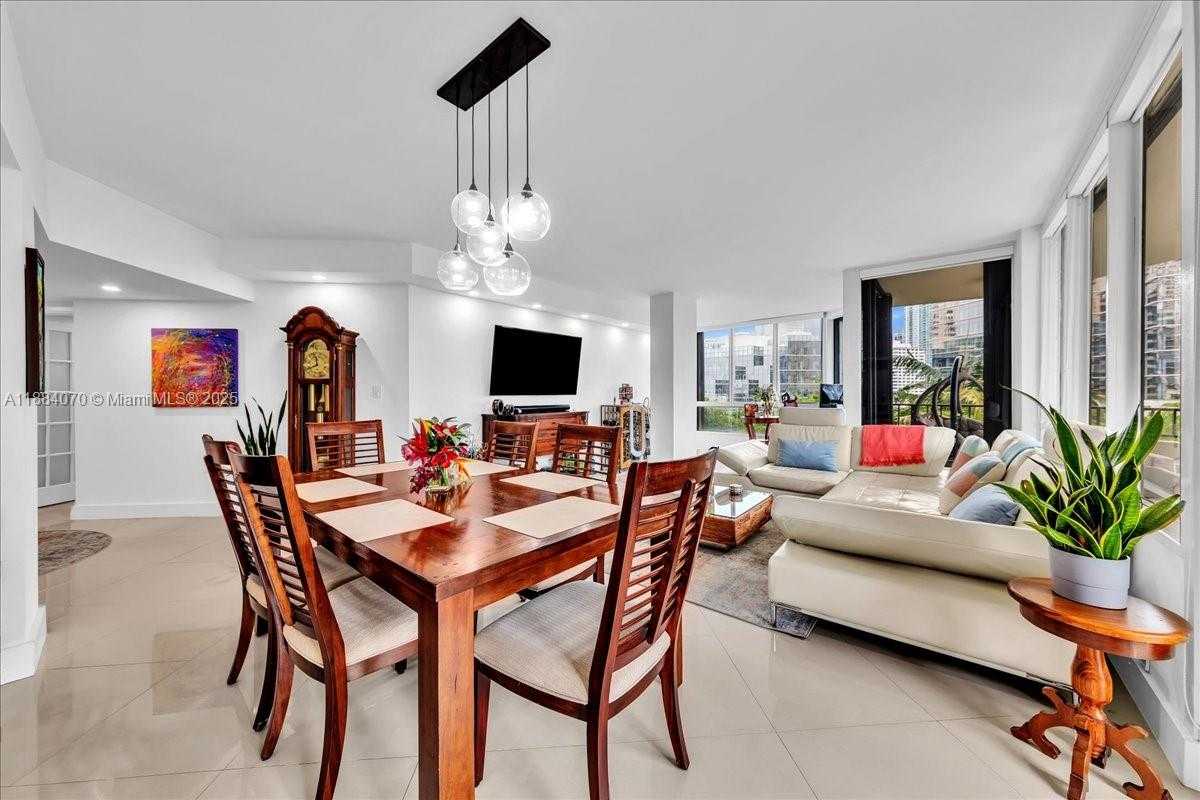 Small Image of 520 BRICKELL KEY DR #A621, Miami Number 10
