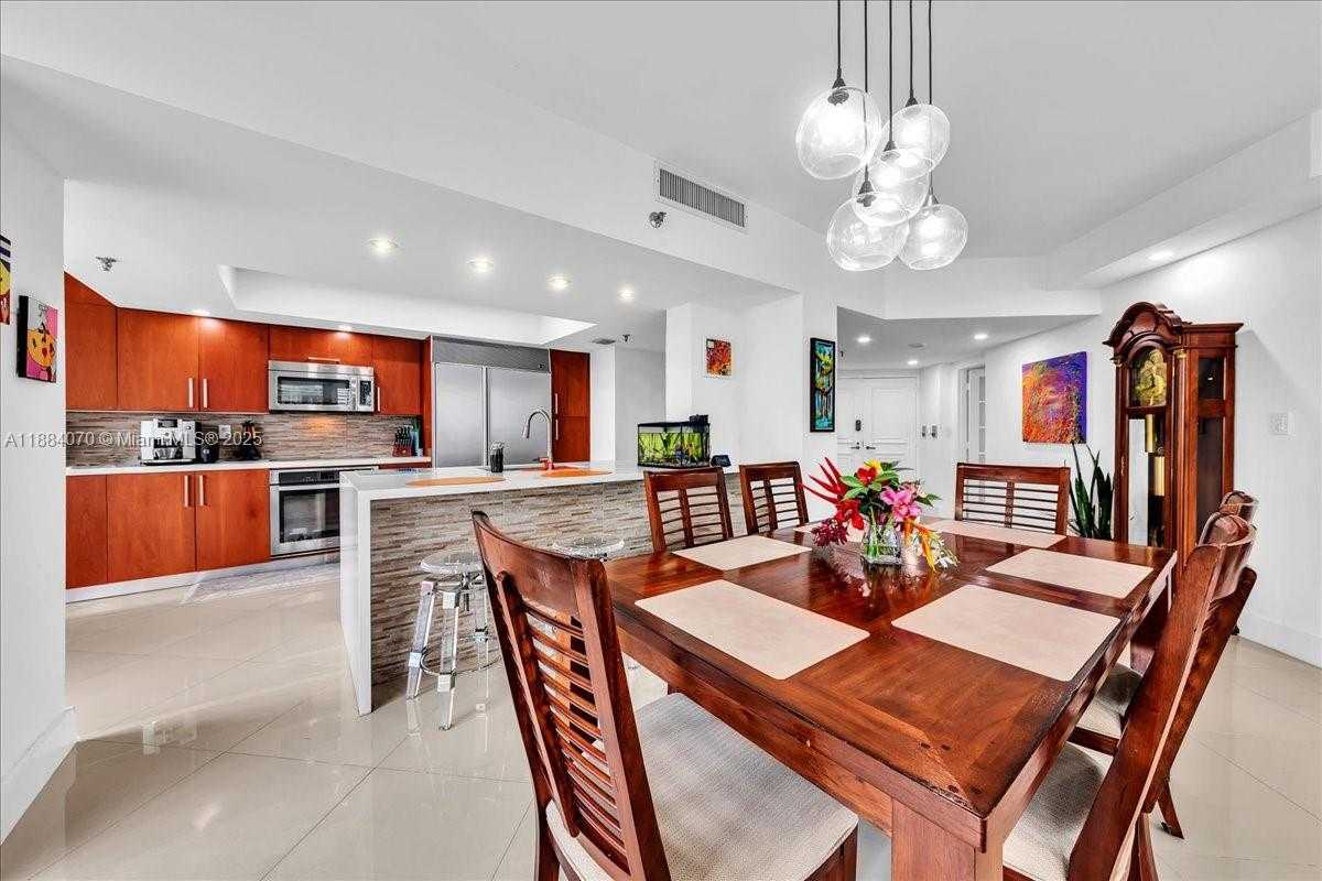 Small Image of 520 BRICKELL KEY DR #A621, Miami Number 11