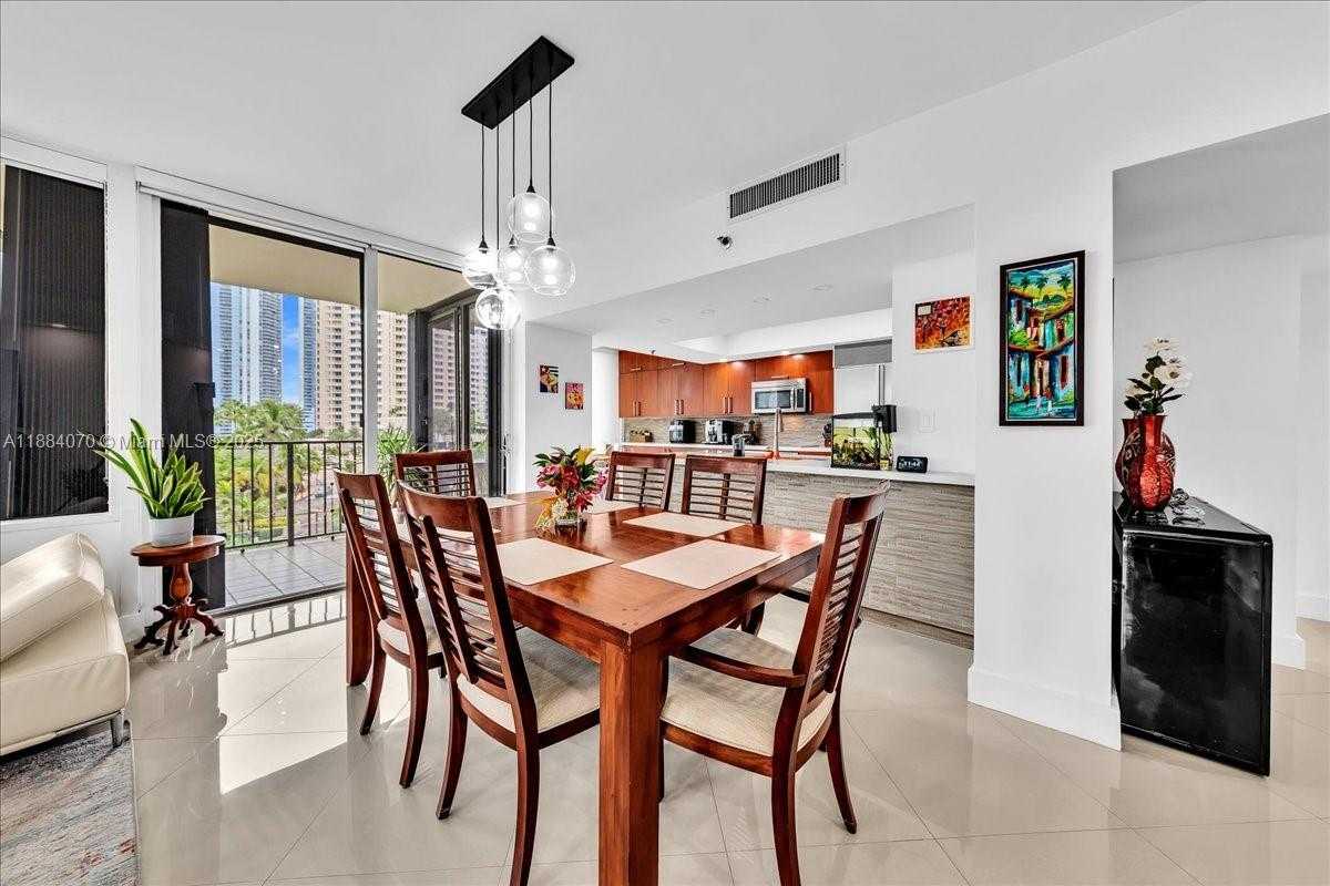 Small Image of 520 BRICKELL KEY DR #A621, Miami Number 12