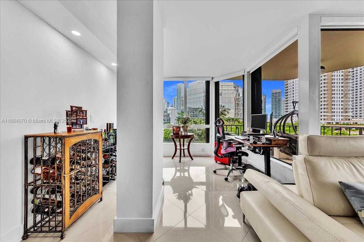 Small Image of 520 BRICKELL KEY DR #A621, Miami Number 14