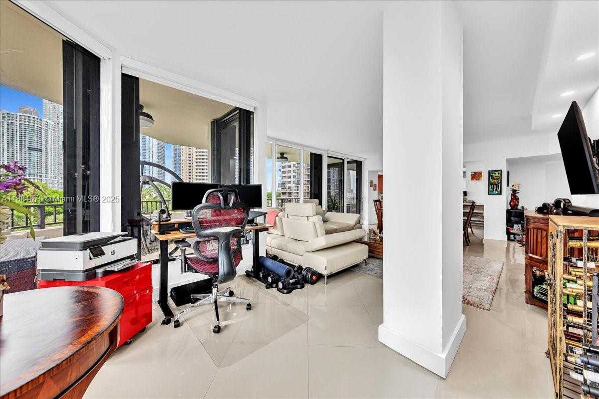 Small Image of 520 BRICKELL KEY DR #A621, Miami Number 15