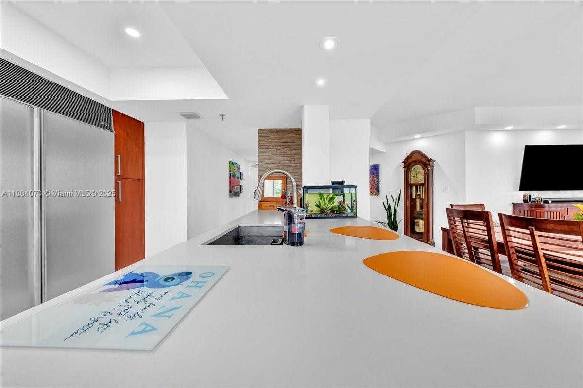 Small Image of 520 BRICKELL KEY DR #A621, Miami Number 17