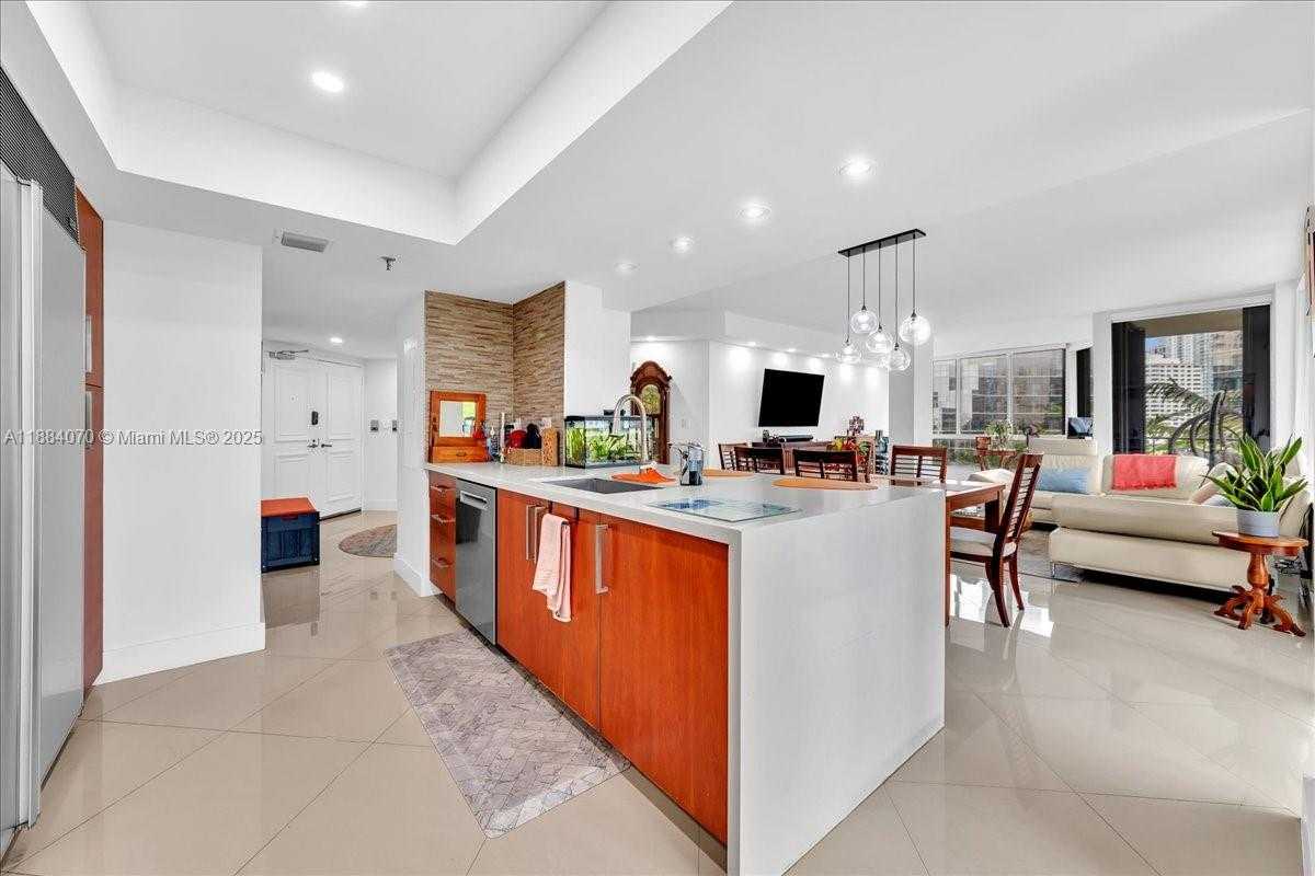 Small Image of 520 BRICKELL KEY DR #A621, Miami Number 18