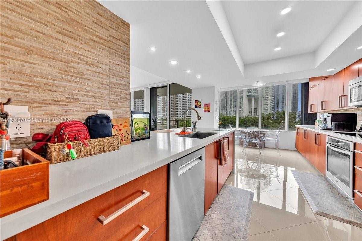 Small Image of 520 BRICKELL KEY DR #A621, Miami Number 22