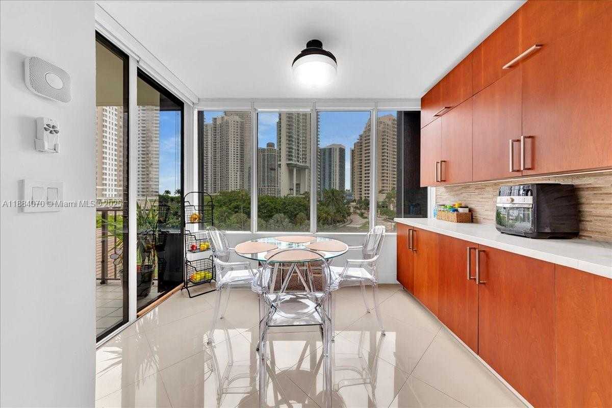 Small Image of 520 BRICKELL KEY DR #A621, Miami Number 24