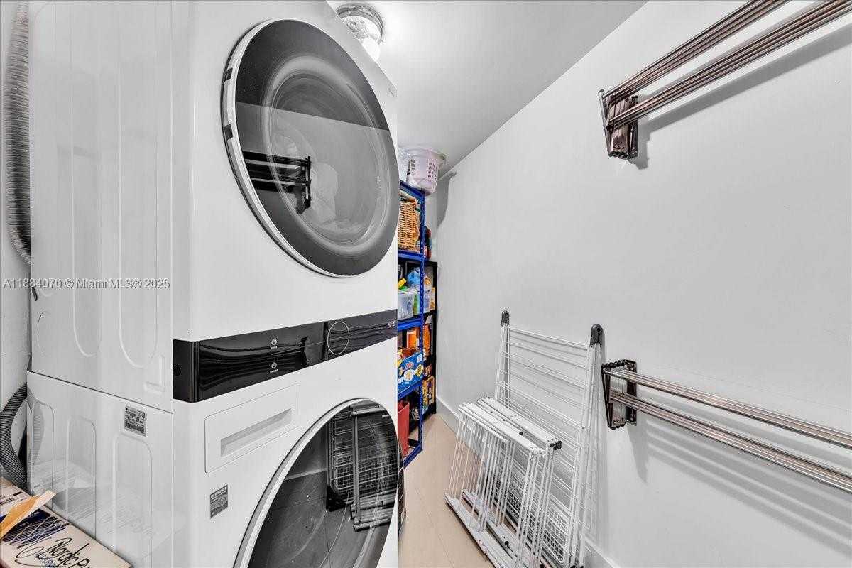 Small Image of 520 BRICKELL KEY DR #A621, Miami Number 27