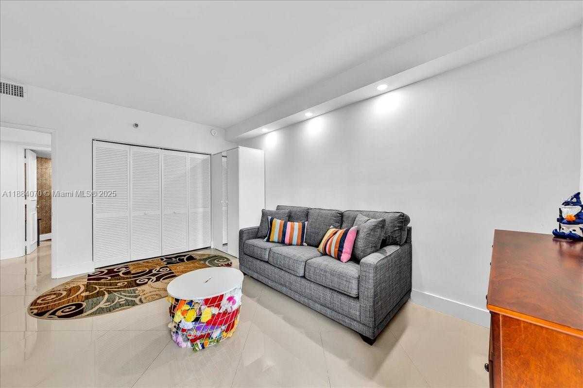 Small Image of 520 BRICKELL KEY DR #A621, Miami Number 34