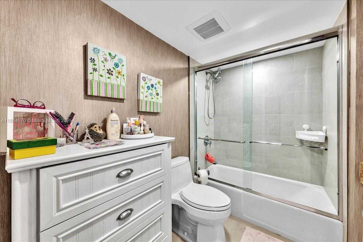 Small Image of 520 BRICKELL KEY DR #A621, Miami Number 37