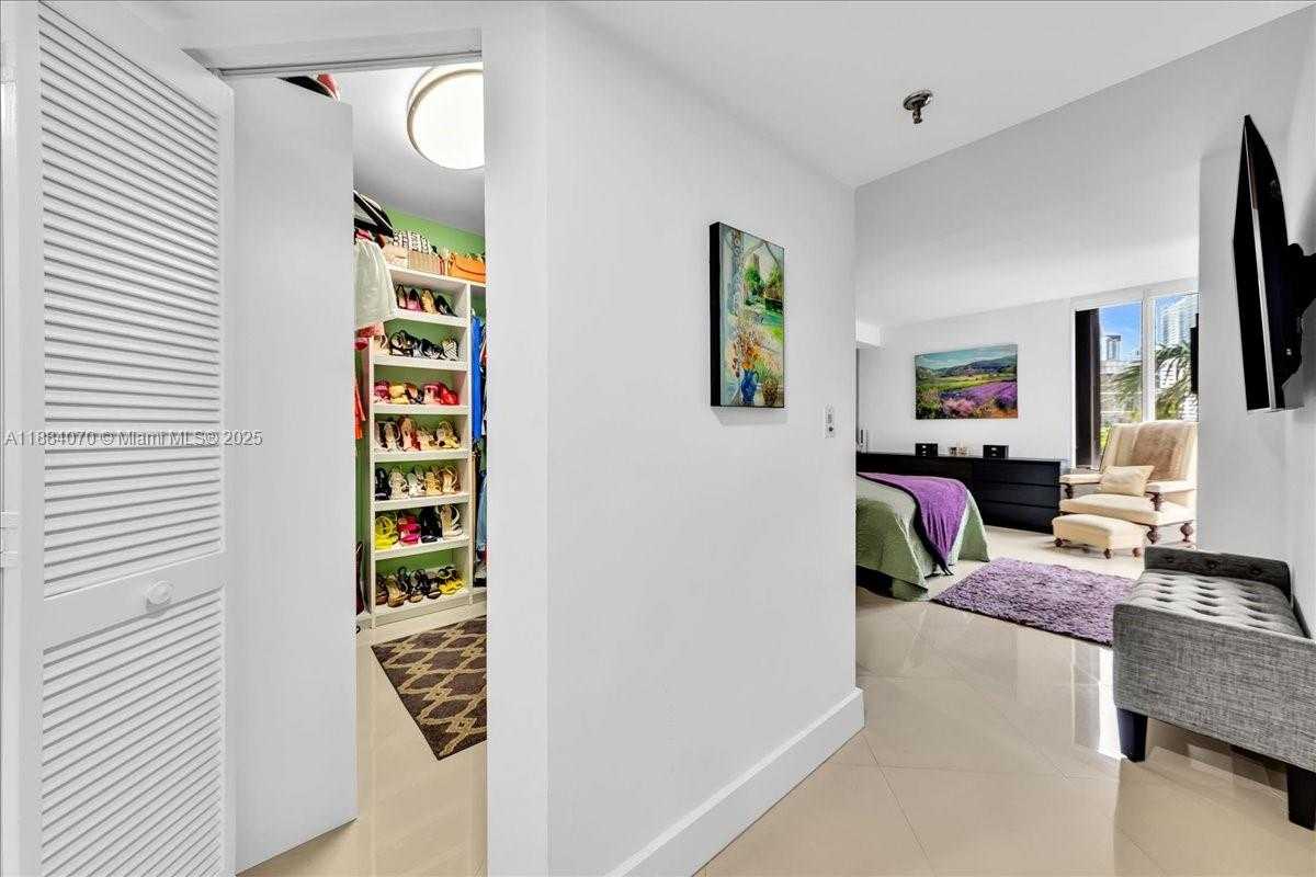 Small Image of 520 BRICKELL KEY DR #A621, Miami Number 38