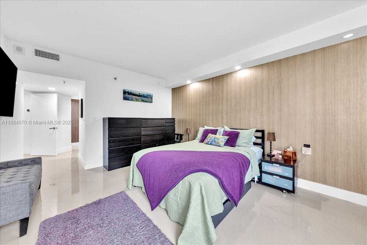 Small Image of 520 BRICKELL KEY DR #A621, Miami Number 42