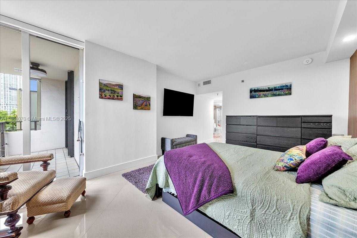 Small Image of 520 BRICKELL KEY DR #A621, Miami Number 43