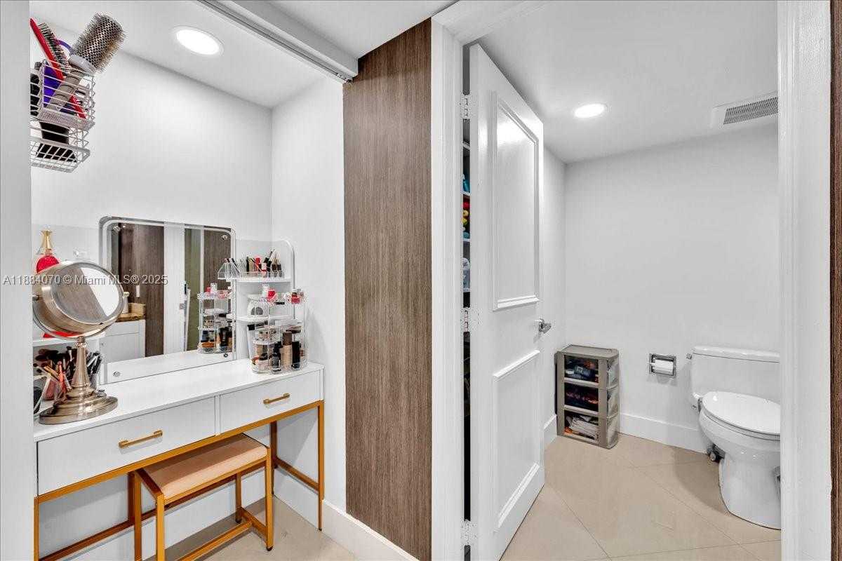 Small Image of 520 BRICKELL KEY DR #A621, Miami Number 44
