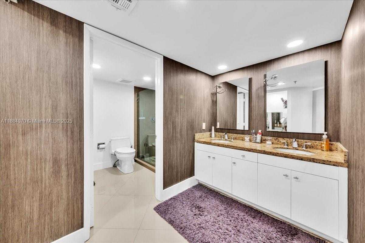 Small Image of 520 BRICKELL KEY DR #A621, Miami Number 45