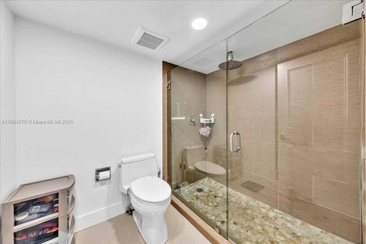 Small Image of 520 BRICKELL KEY DR #A621, Miami Number 46