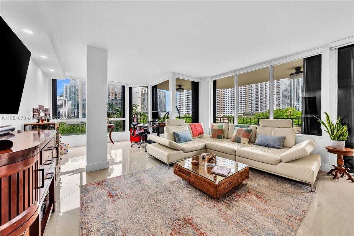 Small Image of 520 BRICKELL KEY DR #A621, Miami Number 5