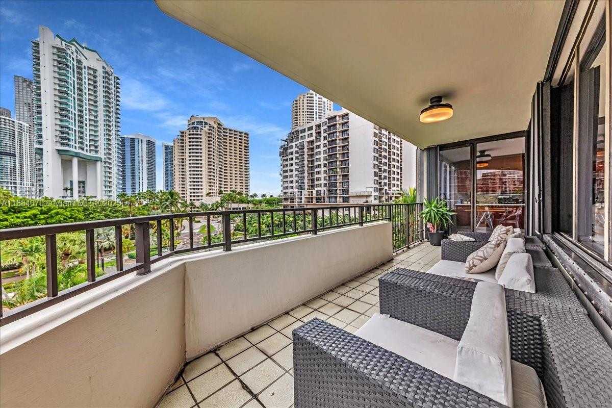 Small Image of 520 BRICKELL KEY DR #A621, Miami Number 51