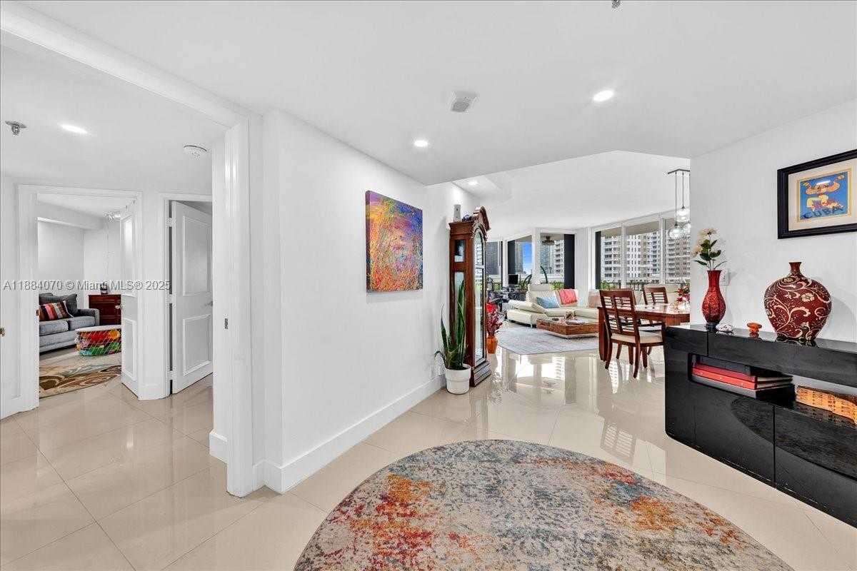 Small Image of 520 BRICKELL KEY DR #A621, Miami Number 54