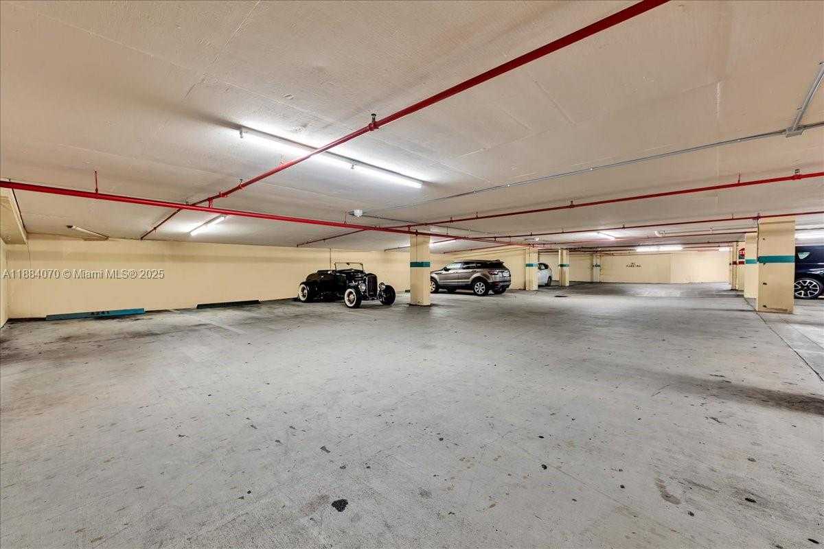 Small Image of 520 BRICKELL KEY DR #A621, Miami Number 58