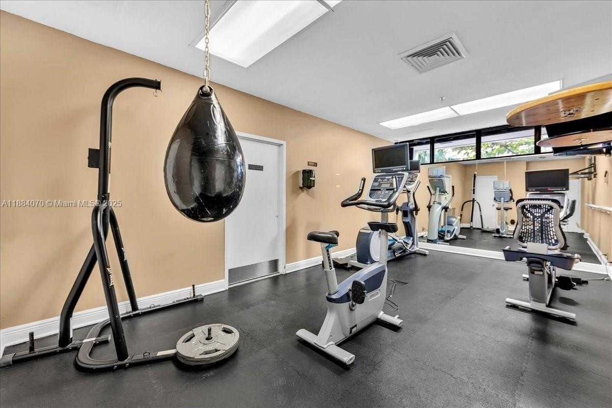 Small Image of 520 BRICKELL KEY DR #A621, Miami Number 60