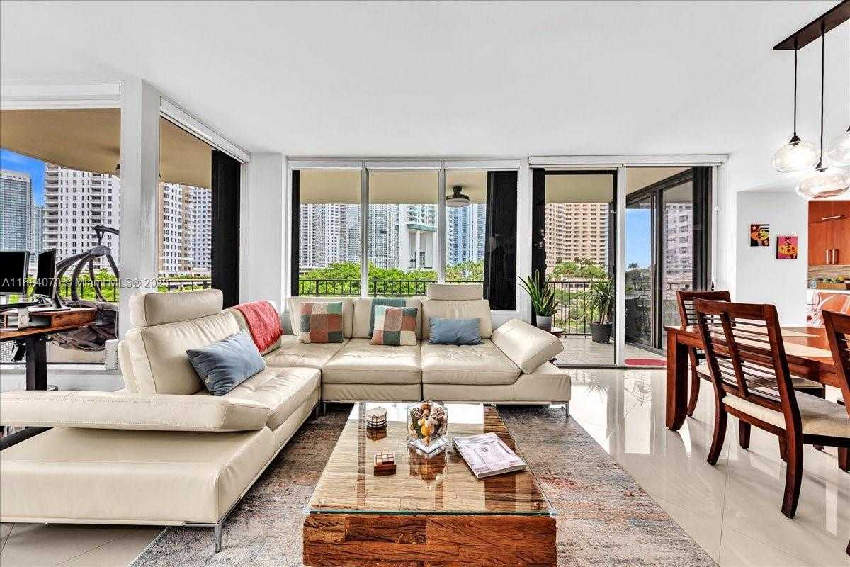 Small Image of 520 BRICKELL KEY DR #A621, Miami Number 7