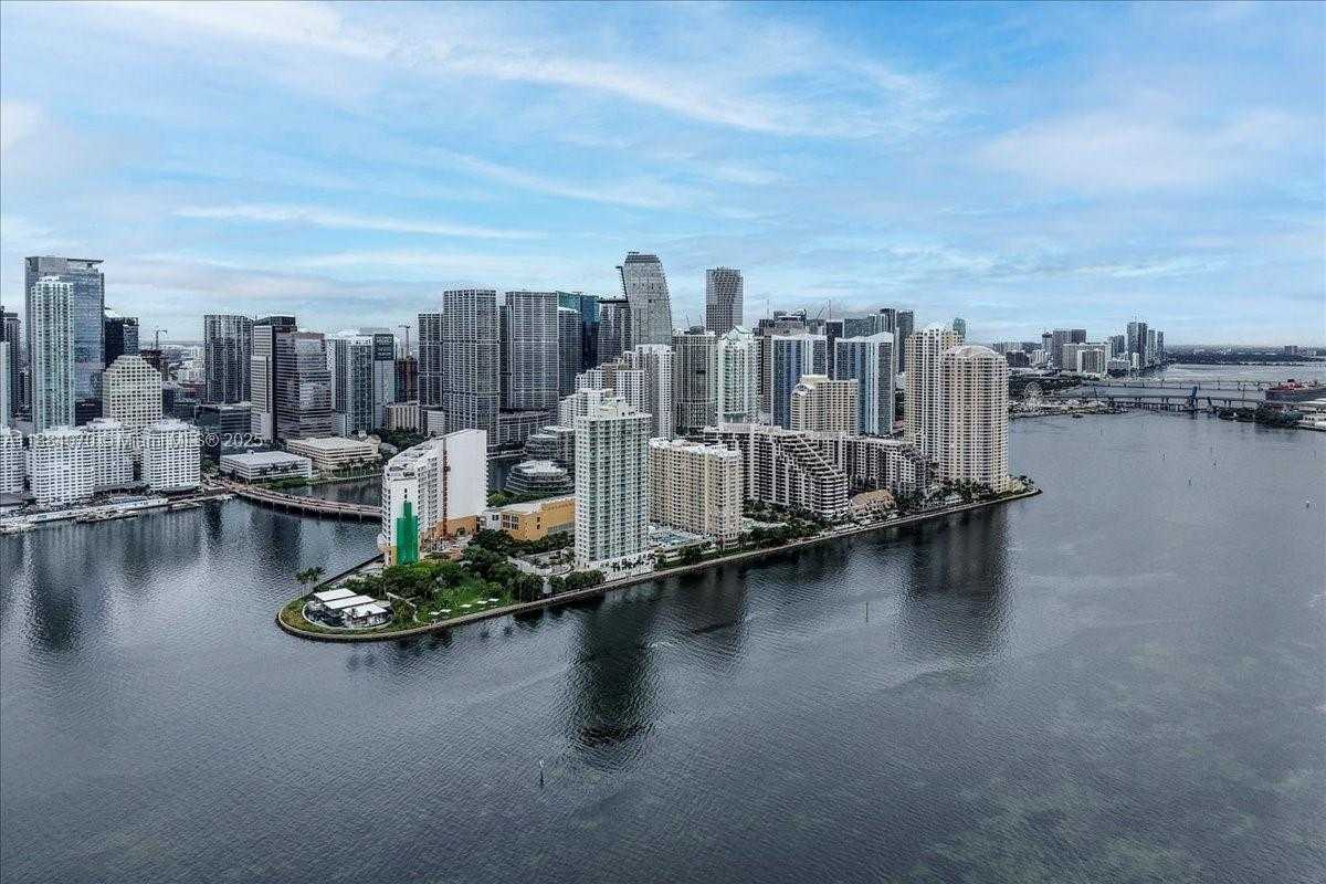 Small Image of 520 BRICKELL KEY DR #A621, Miami Number 83