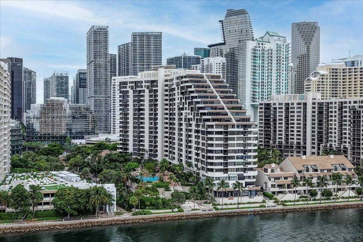 Small Image of 520 BRICKELL KEY DR #A621, Miami Number 86