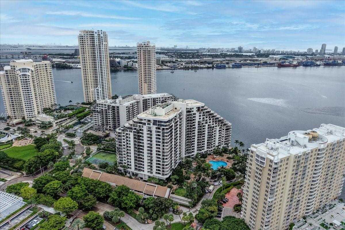 Small Image of 520 BRICKELL KEY DR #A621, Miami Number 90