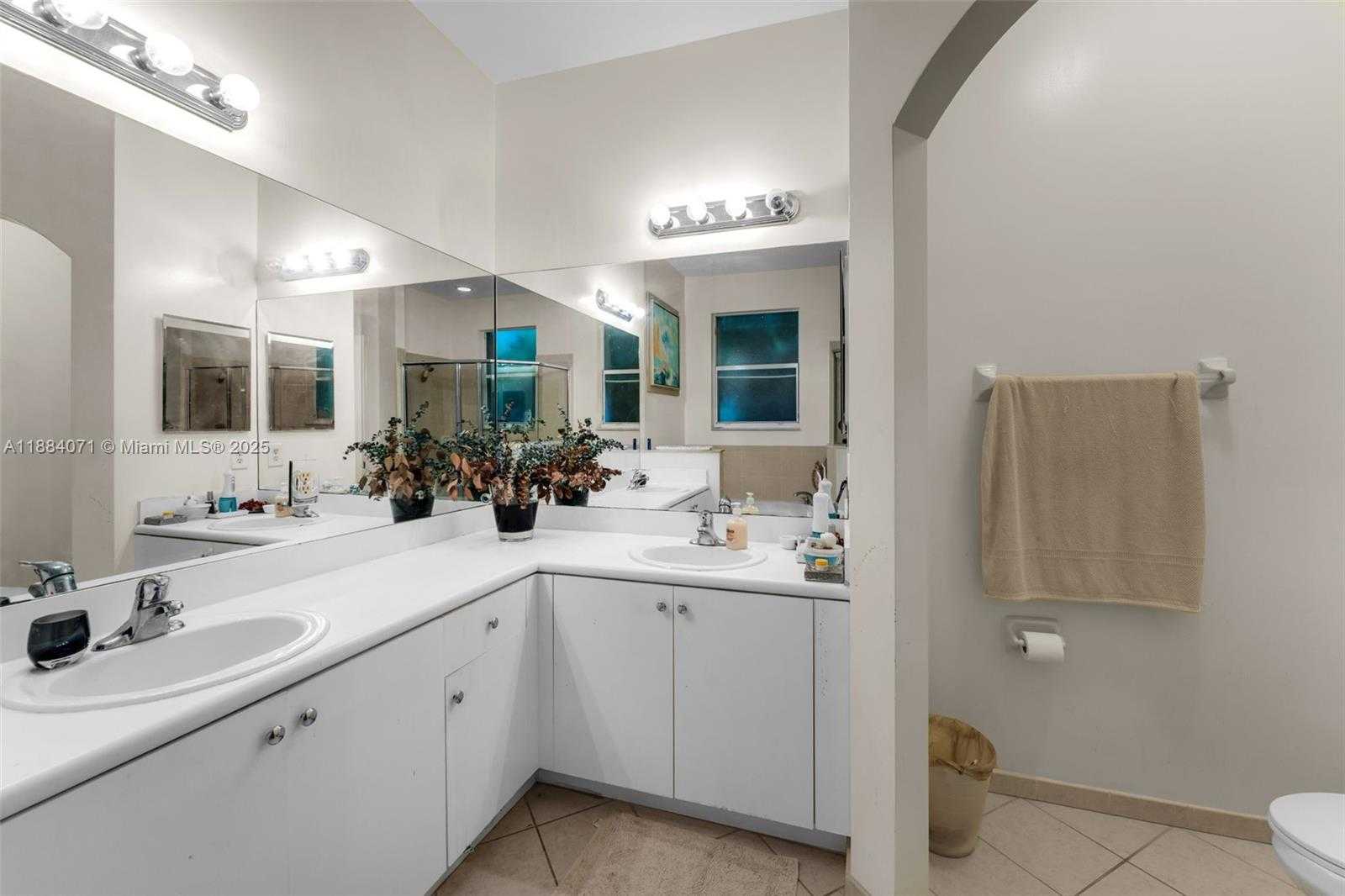 Small Image of 12979 SOUTH WEST 133RD ST, Miami Number 15