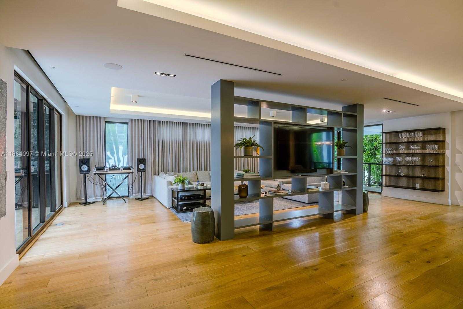Small Image of 350 MERIDIAN AVE #PH, Miami Beach Number 15