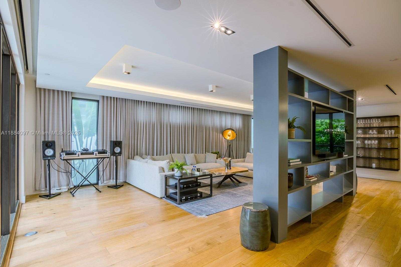 Small Image of 350 MERIDIAN AVE #PH, Miami Beach Number 16