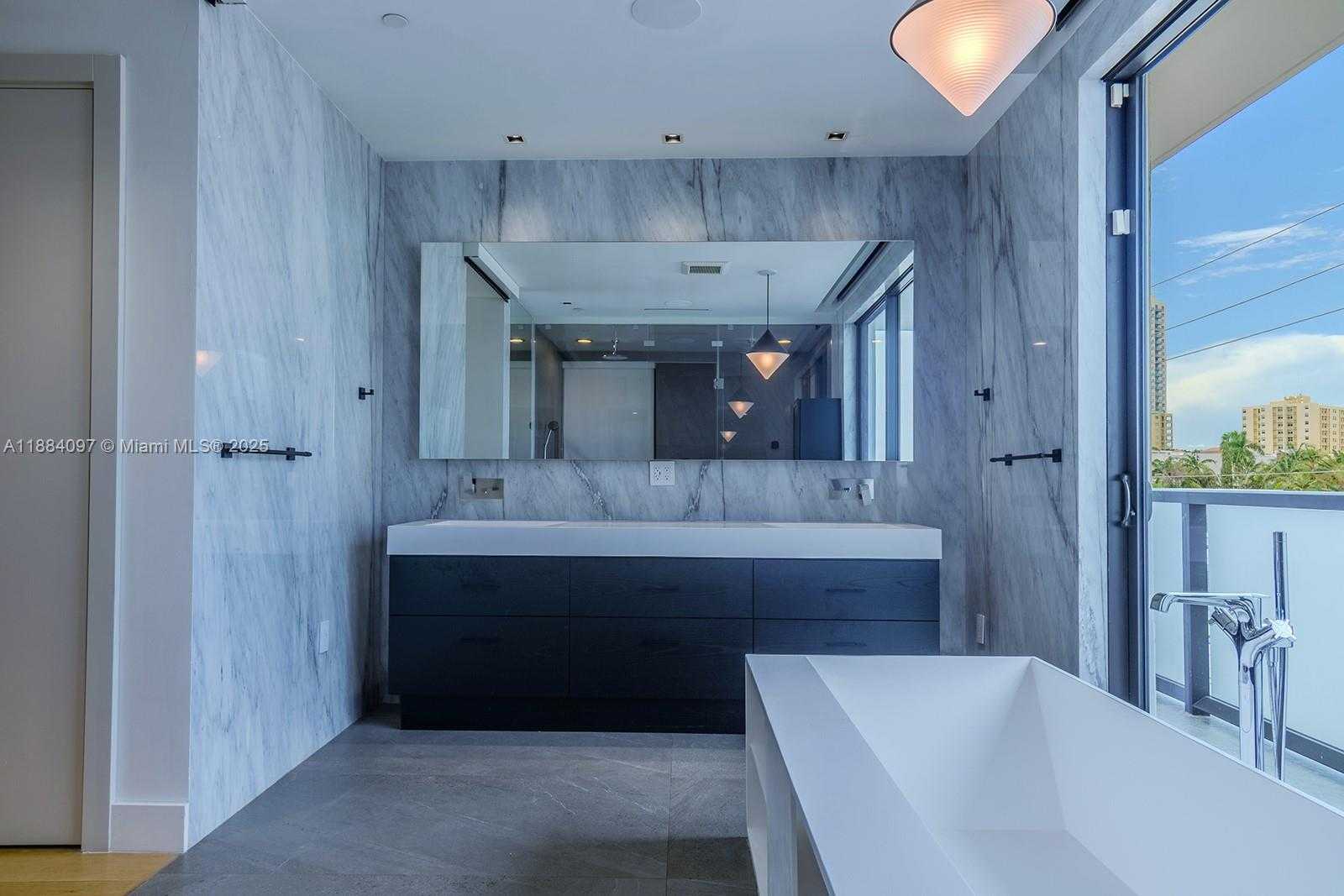Small Image of 350 MERIDIAN AVE #PH, Miami Beach Number 21