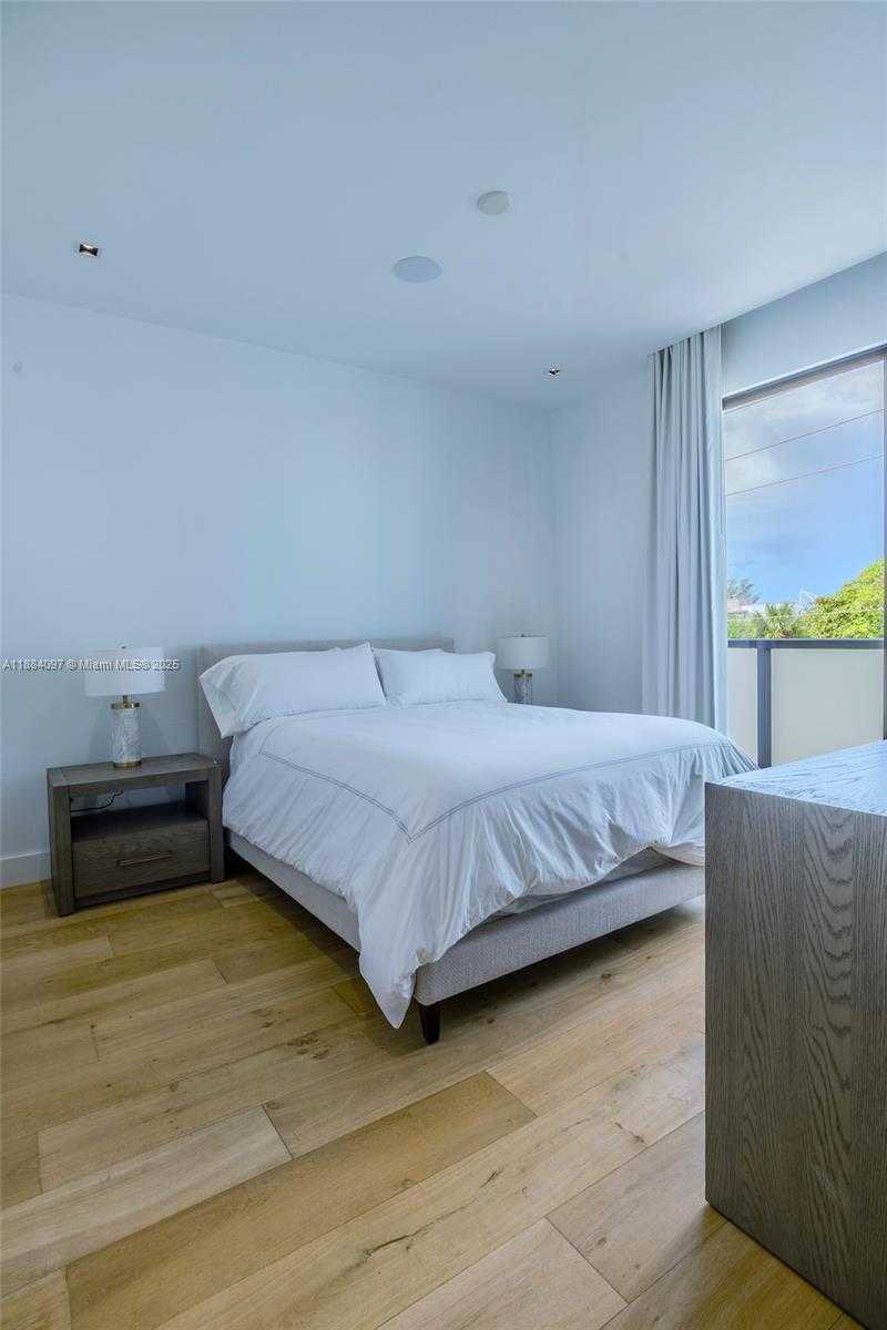 Small Image of 350 MERIDIAN AVE #PH, Miami Beach Number 22