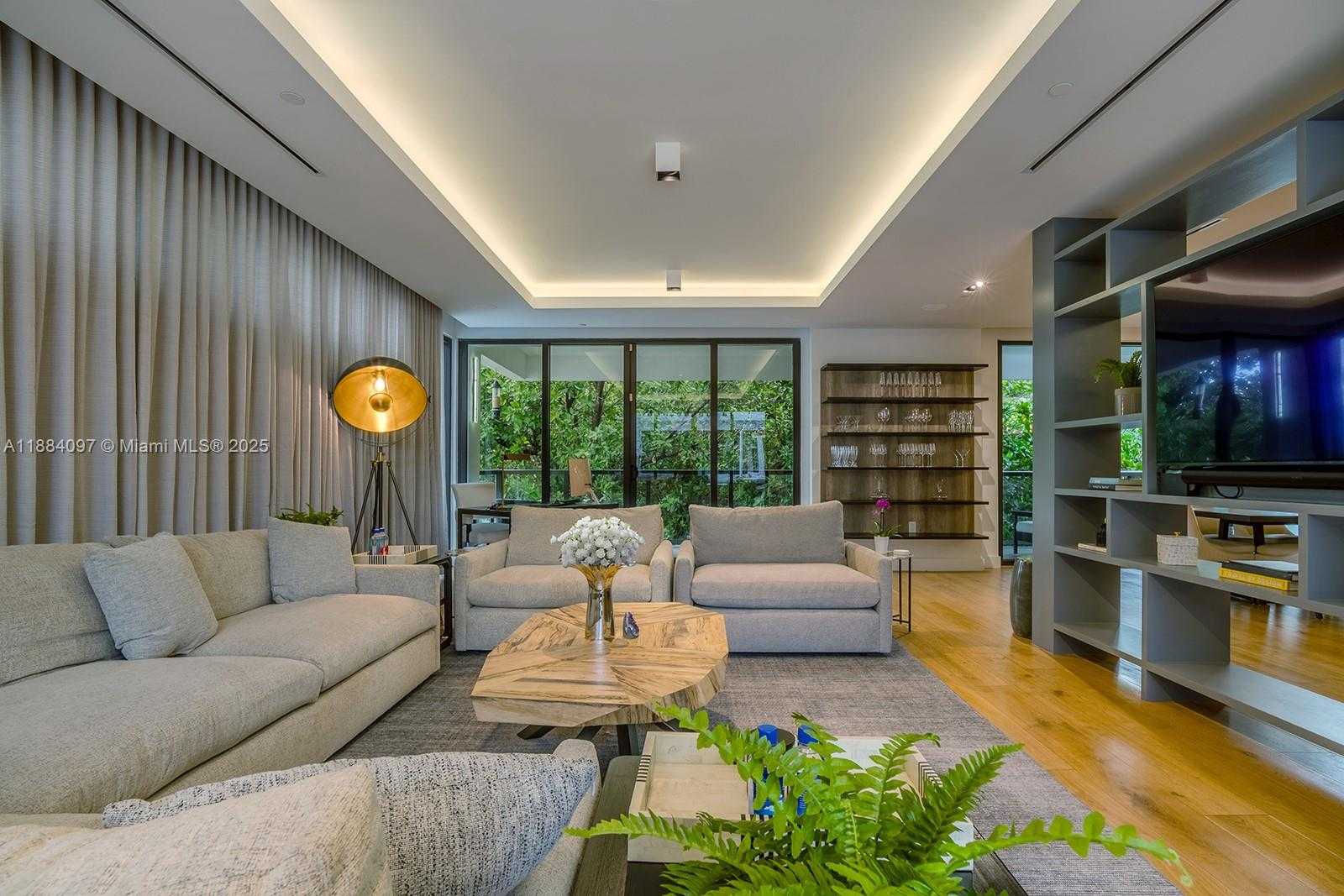 Small Image of 350 MERIDIAN AVE #PH, Miami Beach Number 3
