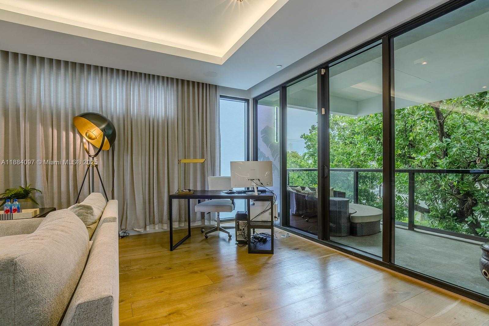 Small Image of 350 MERIDIAN AVE #PH, Miami Beach Number 4