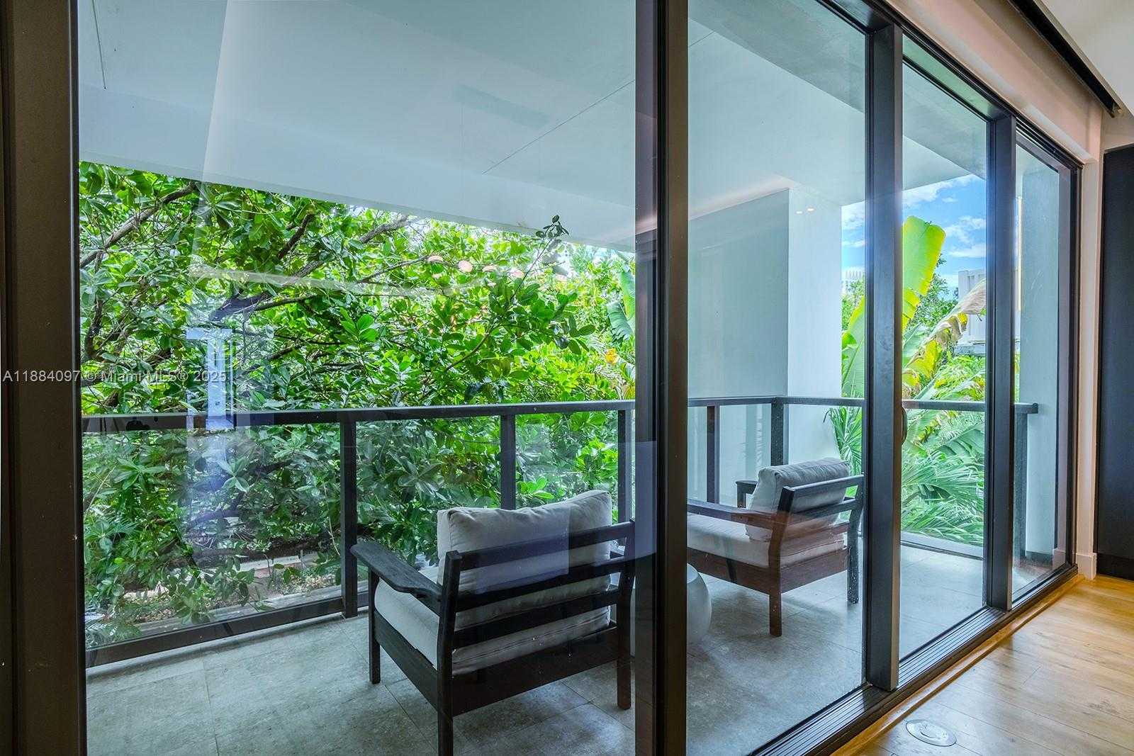 Small Image of 350 MERIDIAN AVE #PH, Miami Beach Number 5