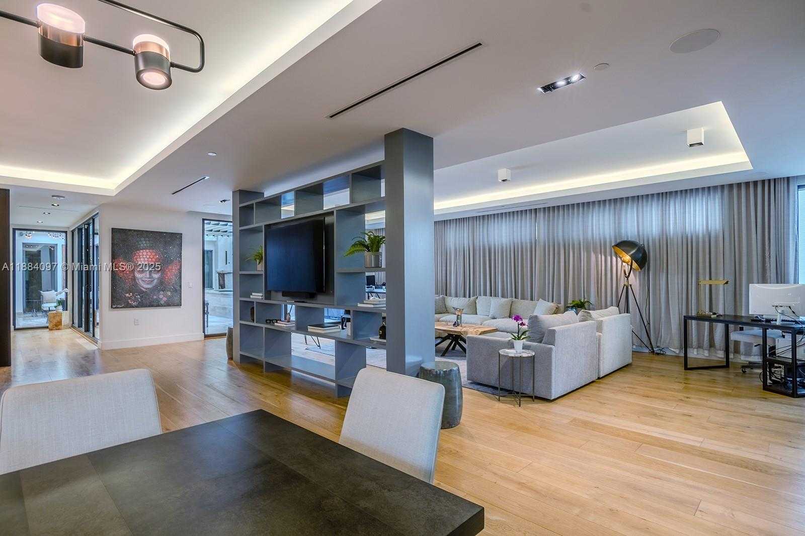 Small Image of 350 MERIDIAN AVE #PH, Miami Beach Number 8