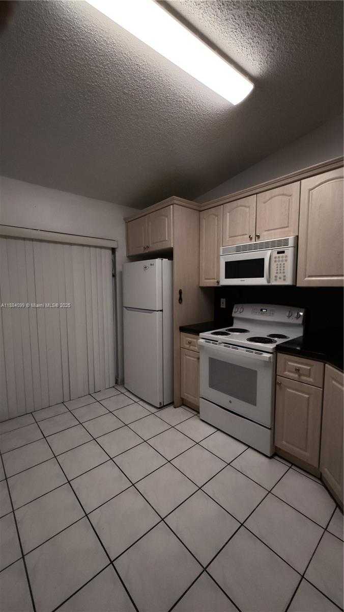 Small Image of 6873 WEST 36TH AVE #202, Hialeah Number 8