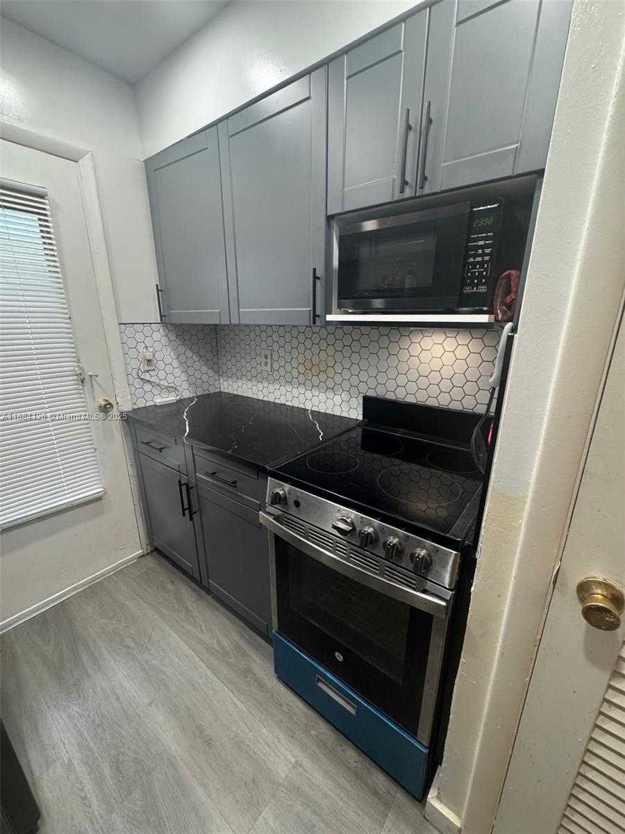 Small Image of 1431 SOUTH 14TH AVE #111, Hollywood Number 5