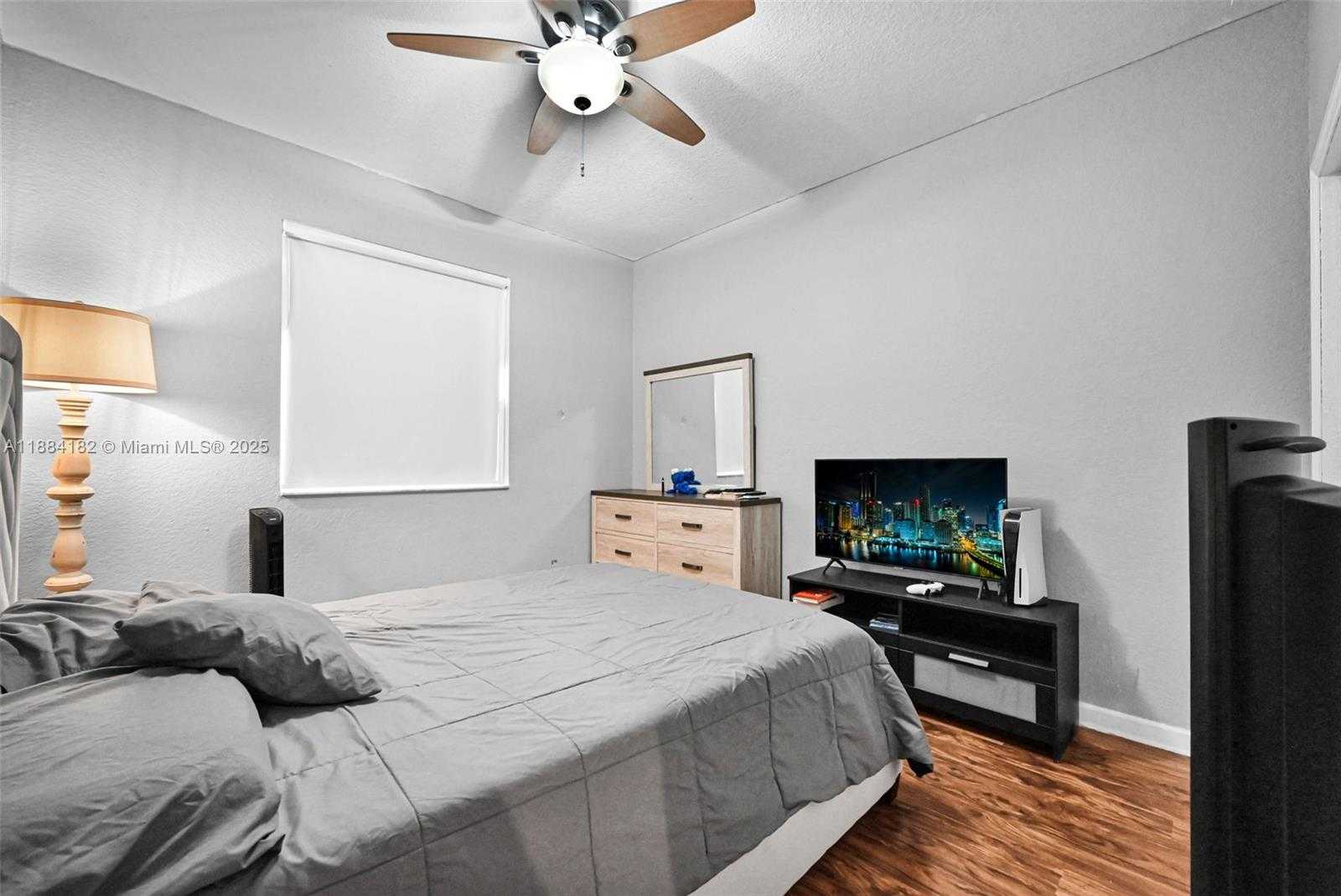 Small Image of 12965 SOUTH WEST 133RD TER, Miami Number 32