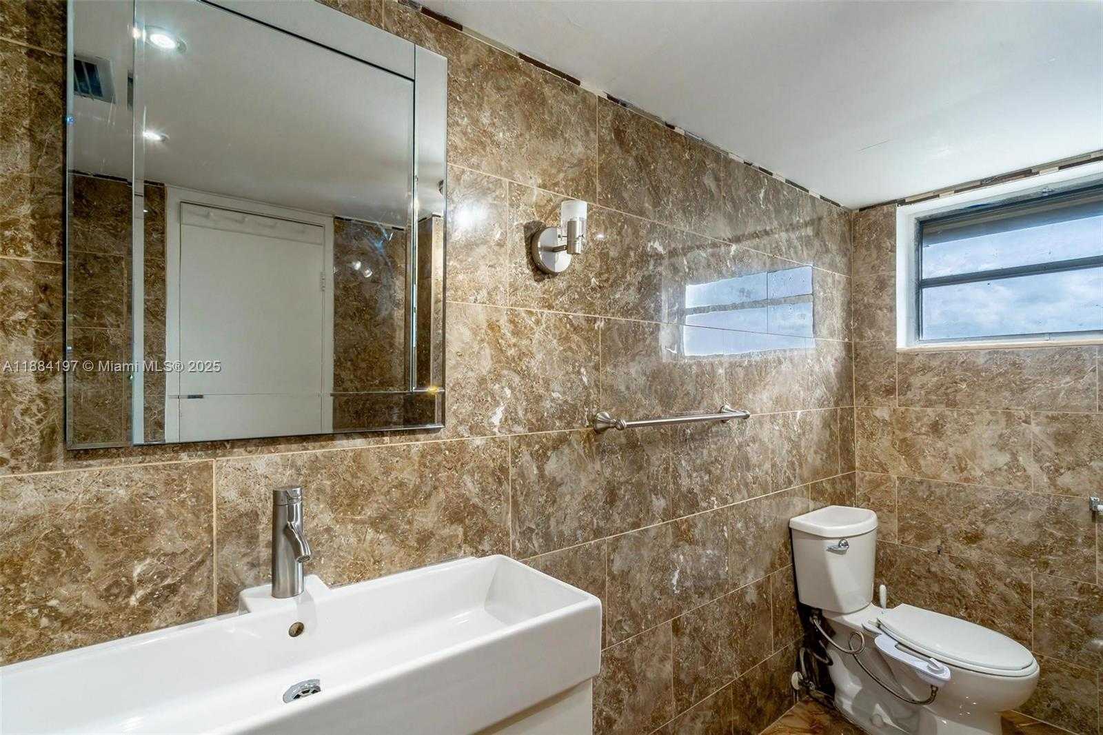Small Image of 1750 NE 191st St, Miami, FL 33179, USA Number 11