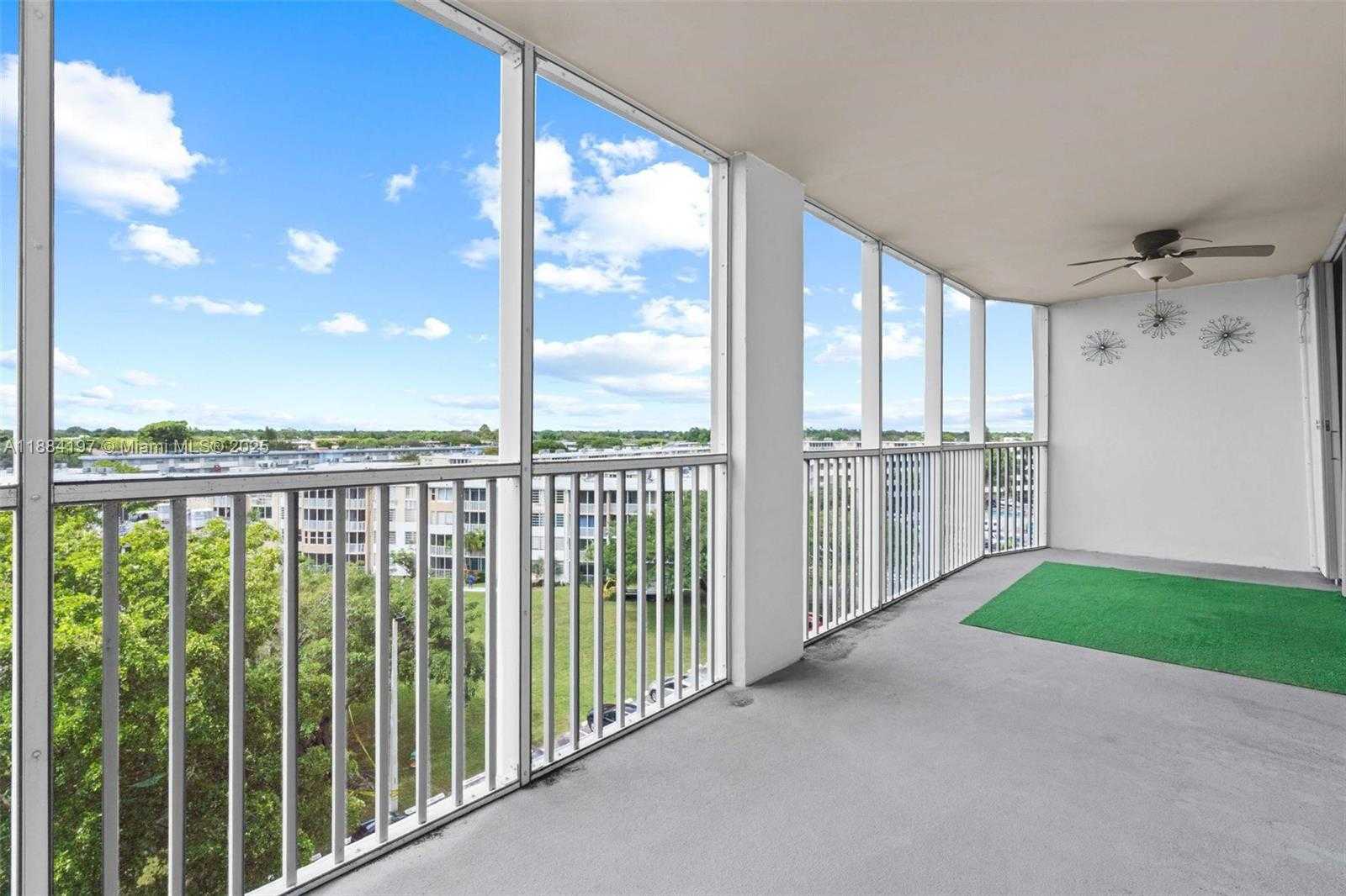 Small Image of 1750 NE 191st St, Miami, FL 33179, USA Number 13